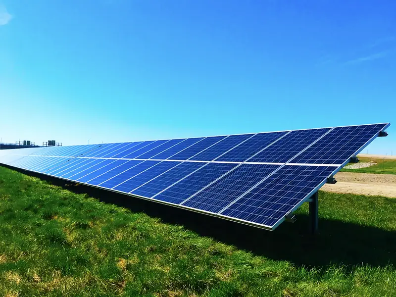 Imagen ilustrativa de paneles solares